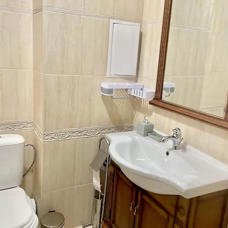 апартамент Flowers Apartment *